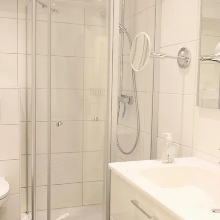 Erleben Sie Ihren Urlaub Im Zentral Gelegenen Apartmenthaus Strandburg Im Herzen Von 1 Appartement Westerland